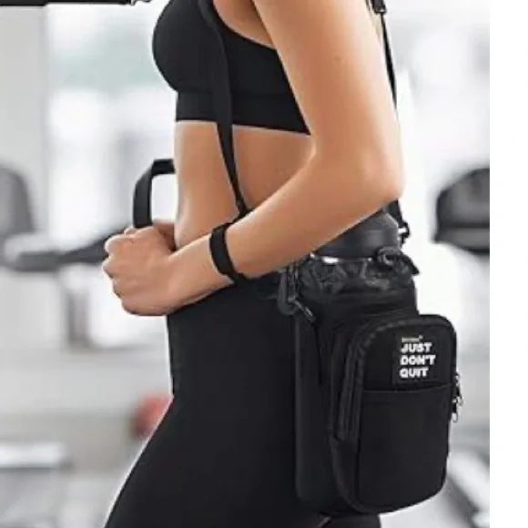 Magnetic Gym Water Bottle Holder Bag with Phone Pocket for 24 32 40oz Cup - Picture 10 of 10